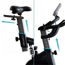 Bicicleta giratória interna DrumFit 24000 Race Sprint com volante de 24 Kg. Pulsômetro. Ecrã LCD. Suporte para dispositivo e garrafa. Rodas de transporte. Sela ajustável vertical e horizontalmente. Peso máximo 120 kg e altura máxima 190 cm.