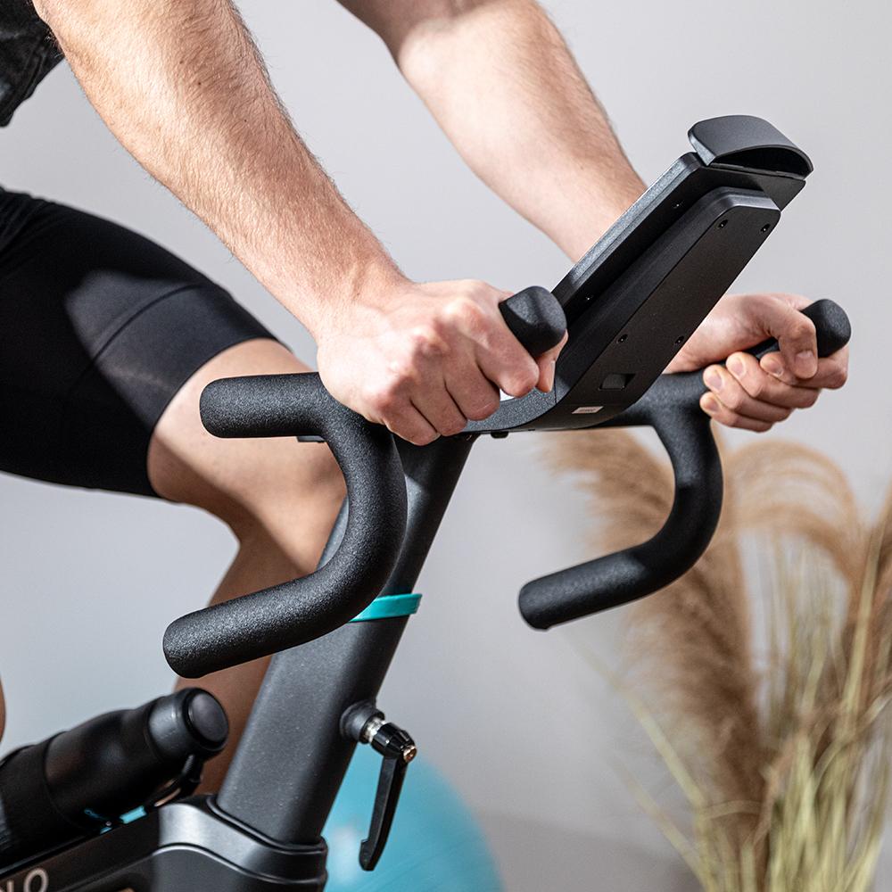 Manillar deportivo de la Cecotec DrumFit Indoor Eolo con soporte para tablet