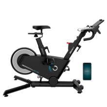 DrumFit Indoor Professional Incline Cyclette con sistema di resistenza magnetica e inclinazione motorizzata. APP. Volano da 10 Kg in alluminio. 16 livelli di inclinazione. 32 livelli di resistenza. Ruote di trasporto. Porta-dispositivi. Peso massimo 110 kg e altezza massima 190 cm.