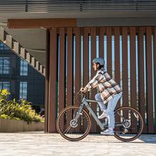 Bicicleta eléctrica Sprint Silver Bicicleta eléctrica urbana de 28" con 70 Km de autonomía, cambio Shimano Altus de 8 velocidades y doble disco de freno hidráulico.