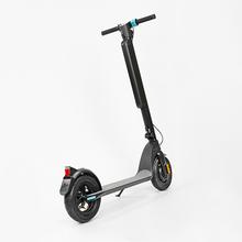 Trotinete elétrica Bongo Serie A+ Max 45 Connected de 700 W com batería extraível e trocável de até 45 km de autonomia e aplicação para o telemóvel. Certificado de conformidade com os requisitos da regulamentação espanhola de trânsito rodoviário.