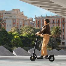 Bongo Series A+ Max 45 Trottinette électrique connectée de 700 W avec batterie amovible et interchangeable avec jusqu'à 45 km d'autonomie et application mobile.