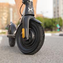 Bongo Serie A+ Max 45 Connected Patinete eléctrico de 700 W con batería extraíble e intercambiable de hasta 45 km de autonomía y aplicación para el móvil. Certificado para cumplir con los requisitos de la normativa española de circulación.