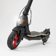 Bongo Serie S+ Max Unlimited Patinete eléctrico con potencia máxima de 750 W y tracción trasera para darle una conducción más deportiva. Autonomía de hasta 40 km, ruedas tubeless de 10" y 4 modos de conducción (Peatón, Eco, Confort y Sport).