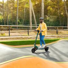 Serie Z+ Off Road Patinete eléctrico con potencia máxima de 1000 W y suspensión dinámica de doble brazo con tecnología SXƧ para superar cualquier cualquier obstáculo. Con autonomía de hasta 50 km y ruedas Off Road de 10.5".