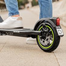 Bongo D30 Patinete eléctrico de 350 W con un pico máximo de 650 W y 30 km de autonomía. Homologado para cumplir con los requisitos de la normativa española de circulación.