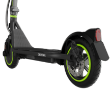 Bongo D30 Patinete eléctrico de 350 W con un pico máximo de 650 W y 30 km de autonomía. Homologado para cumplir con los requisitos de la normativa española de circulación.