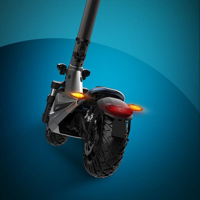 Bongo serie doble Z75 Patinete eléctrico con doble motor de 2200 W (500 W+500 W nominal) y autonomía de 75 km. Ruedas de 10,5” y doble suspensión. Cumple con todos los requisitos de la nueva normativa española de circulación.