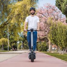 Bongo serie doble Z75 Patinete eléctrico con doble motor de 2200 W (500 W+500 W nominal) y autonomía de 75 km. Ruedas de 10,5” y doble suspensión. Cumple con todos los requisitos de la nueva normativa española de circulación.