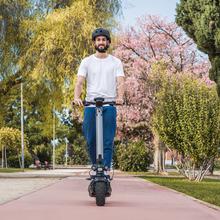 Bongo double série Z85 Scooter électrique avec double moteur de 2200 W (500 W + 500 W nominal) et 85 km d'autonomie. Roues de 10,5 pouces et double suspension. Conforme à toutes les exigences du nouveau code de la route espagnol