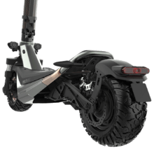 Trotinete elétrica Bongo Doble Z 85 Trotinete elétrica com duplo motor de 2200 W (500 W + 500 W nominal) e com autonomia de 85 km. Rodas de 10,5” e suspensão dupla. Cumpre todos os requisitos da nova regulamentação espanhola de trânsito rodoviário.