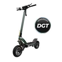 Bongo Z Mountain Trotinete elétrica com 1000 W de potência máxima e suspensão dinâmica de duplo braço com tecnologia SXƧ para superar qualquer obstáculo. Com um alcance de até 50 km* e rodas Off Road de 10,5". Certificado de conformidade com os requisitos da regulamentação espanhola de trânsito rodoviário.