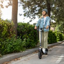 Bongo D30 XL Patinete eléctrico de 350 W con un pico máximo de 650 W, 30 km de autonomía y neumáticos de 10". Homologado para cumplir con los requisitos de la normativa española de circulación. Velocidad máxima 25km/h