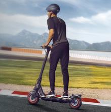 Bongo Serie S+ Max Unlimited Patinete eléctrico deportivo con ruedas tubeless de 10”, potencia máxima de 750 W y hasta 40 km de autonomía.