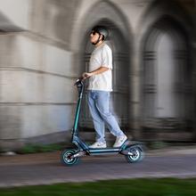 Bongo Serie Y65 Patinete eléctrico con motor de 1200 W (500 W nominal) y autonomía de 65 km. Ruedas de 10” y doble suspensión. Cumple con todos los requisitos de la nueva normativa española de circulación.