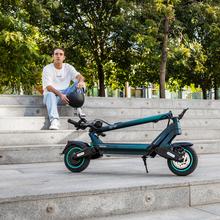 Bongo Serie Y65 Patinete eléctrico con motor de 1200 W (500 W nominal) y autonomía de 65 km. Ruedas de 10” y doble suspensión. Cumple con todos los requisitos de la nueva normativa española de circulación.