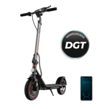 Bongo D40 XL Connected Trottinette électrique avec une puissance maximale de 700 W, pneus de 10" pour monter des pentes et se déplacer sur n’importe quel terrain. Jusqu’à 40 km d’autonomie. Elle est conforme à toutes les exigences de la nouvelle réglementation espagnole en matière de circulation routière. Connexion à l'application mobile.