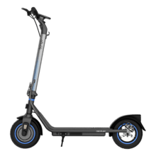 Trottinette électrique connectée Bongo D20 XL d'une puissance maximale de 630 W qui vous permet de surmonter les pentes et de voyager sur n'importe quelle surface. Avec une autonomie allant jusqu'à 20 km. Conforme à toutes les exigences du nouveau code de la route espagnol. Connexion avec l'application mobile