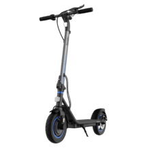 Trottinette électrique connectée Bongo D20 XL d'une puissance maximale de 630 W qui vous permet de surmonter les pentes et de voyager sur n'importe quelle surface. Avec une autonomie allant jusqu'à 20 km. Conforme à toutes les exigences du nouveau code de la route espagnol. Connexion avec l'application mobile
