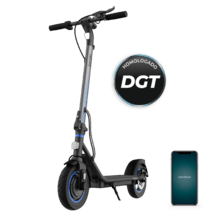 Scooter elétrica Bongo D20 XL Connected com potência máxima de 630 W que permite superar declives e viajar em qualquer superfície. Com autonomia de até 20 km. Cumpre todos os requisitos das novas regras de trânsito espanholas. Conexão com aplicativo móvel