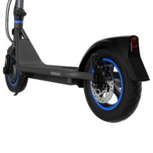 Trottinette électrique connectée Bongo D20 XL d'une puissance maximale de 630 W qui vous permet de surmonter les pentes et de voyager sur n'importe quelle surface. Avec une autonomie allant jusqu'à 20 km. Conforme à toutes les exigences du nouveau code de la route espagnol. Connexion avec l'application mobile