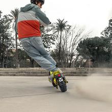 Bongo V55 2x2 Connected Patinete eléctrico con APP. Con una potencia combinada de 1600 W, doble suspensión, autonomía de hasta 55 km, Cumple con la normativa española de circulación