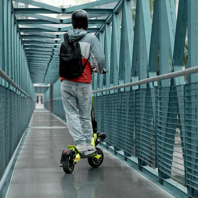 Bongo V55 2x2 Connected Patinete eléctrico con APP. Con una potencia combinada de 1600 W, doble suspensión, autonomía de hasta 55 km, Cumple con la normativa española de circulación