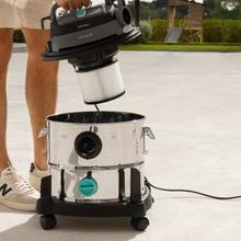 Conga Rockstar Wet & Dry Steel Max Aspirateur pour solides et liquides métalliques qui permet une plus grande durabilité et résistance avec une capacité de 20 L et une puissance de 1400 W pour des finitions parfaites.