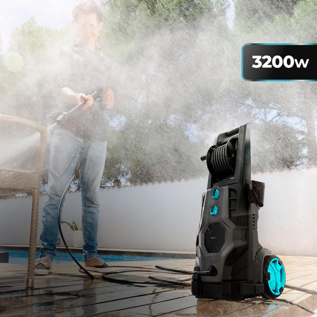 Nettoyeur haute pression HydroBoost 1400 Essential Spécial pour la maison, le jardin ou la voiture. Puissant, efficace et facile à transporter. Puissance maximale de 1400 W. Débit maximal de 426 l/h. 105 bars de pression maximale admise. Pompe en aluminium. Rayon d'action 9 m.