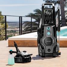 Nettoyeur haute pression HydroBoost 3200 TotalClean avec moteur brushless. Spécial pour la maison, le jardin ou la voiture. Puissant, efficace et facile à transporter. Puissance maximale de 3200W. Débit maximal de 540 l/h. 225 bars de pression maximale admise. Pompe en aluminium. Rayon d'action 14 m.