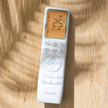 Climatizzatore split AirClima 9000 Smartfresh 9000 BTU con pompa di calore, telecomando e display a LED. Sistema inverter. 5 modalità e 8 velocità. Deumidificazione giornaliera di 24 L/giorno e area di copertura di 16 m2. Portata aria 420 m3/h, timer 24 ore, filtro aria, gas R32, motore DC. Classificazione energetica A++/A+ e potenza di 2600 W per il freddo e 2610 W per il caldo. Compressore da esterno con protezione IPX4.