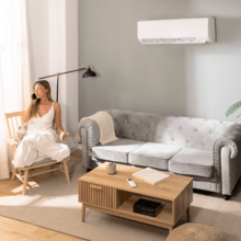 AirClima 18000 Smartfresh Ar condicionado split de 18000 BTU com bomba de calor, controlo remoto e ecrã LED. Sistema Inverter. 5 modos e 8 velocidades Desumidificação díaria de 36 L/dia e área de cobertura de 35 m2. Caudal de ar de 800 m3/h, temporizador 24 h, filtro de ar, gás R32, motor DC. Classificação energética A++/A+ e potência de 5100 W para arrefecimento e 5100 W para aquecimento.  Compressor exterior com proteção IPX4