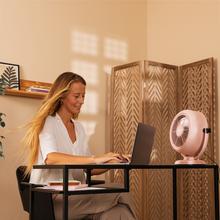 EnergySilence 200 ClassicDesk Pink Ventilatore da tavolo rosa da 8" in stile retrò con 20 W e inclinazione regolabile.