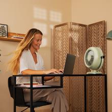 EnergySilence 800 RetroDesk Green Ventilador de mesa estilo retro verde de 8" com 20 W e inclinação ajustável.