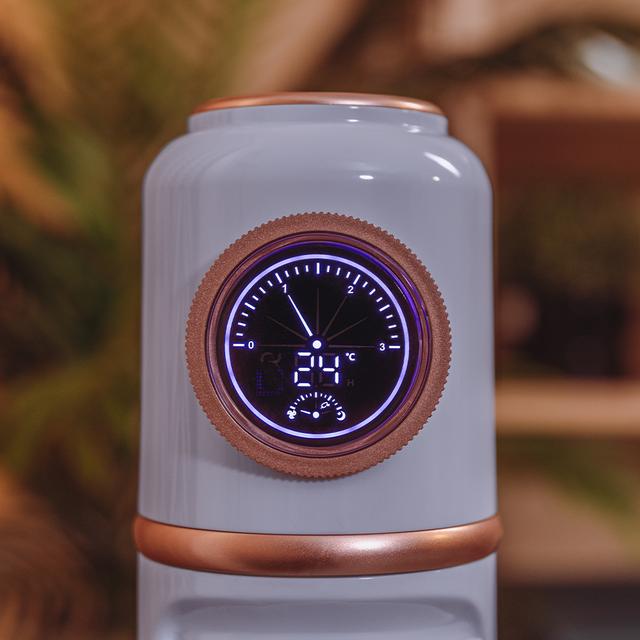 Pantalla LED con temperatura ambiente del Cecotec EnergySilence 1090 Skyline Retro Smart Blue
