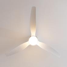 EnergySilence Aero 5600 White Aqua Connected Ventilateur de plafond de 40 W et 52” avec télécommande, contrôle via Wi-Fi, protection IP44, 6 vitesses, 3 pales, mode hiver-été et minuterie jusqu’à 8 heures.