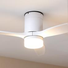 Ventilatore da soffitto EnergySilence Aero 5600 White Aqua Connected 40 W 52” con telecomando, controllo Wi-Fi e telecomando, protezione IP44, 6 velocità, 3 pale, modalità inverno-estate e timer fino a 8 ore.