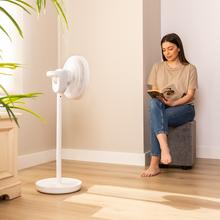 EnergySilence 2600 Sunflower Portable Ventilador de batería 3 en 1, 22 W con motor BLDC, 13”de diámetro, gran autonomía gracias a su batería de 2600 mAh, pantalla LED, control remoto, control táctil y oscilación horizontal y vertical.