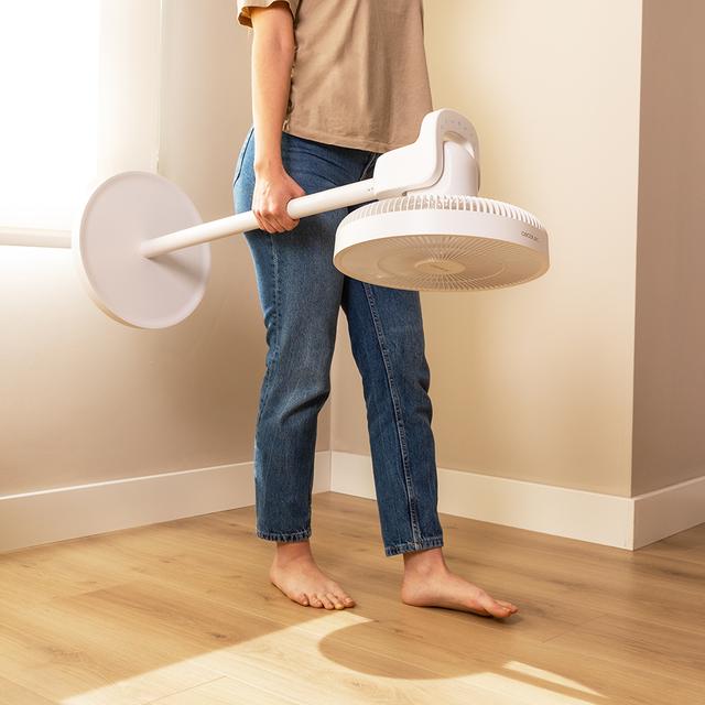 Ventilador CECOTEC EnergySilence 2600 Sunflower Portable transportándose fácilmente por casa