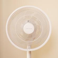 EnergySilence 2600 Sunflower Portable Ventilador de batería 3 en 1, 22 W con motor BLDC, 13”de diámetro, gran autonomía gracias a su batería de 2600 mAh, pantalla LED, control remoto, control táctil y oscilación horizontal y vertical.