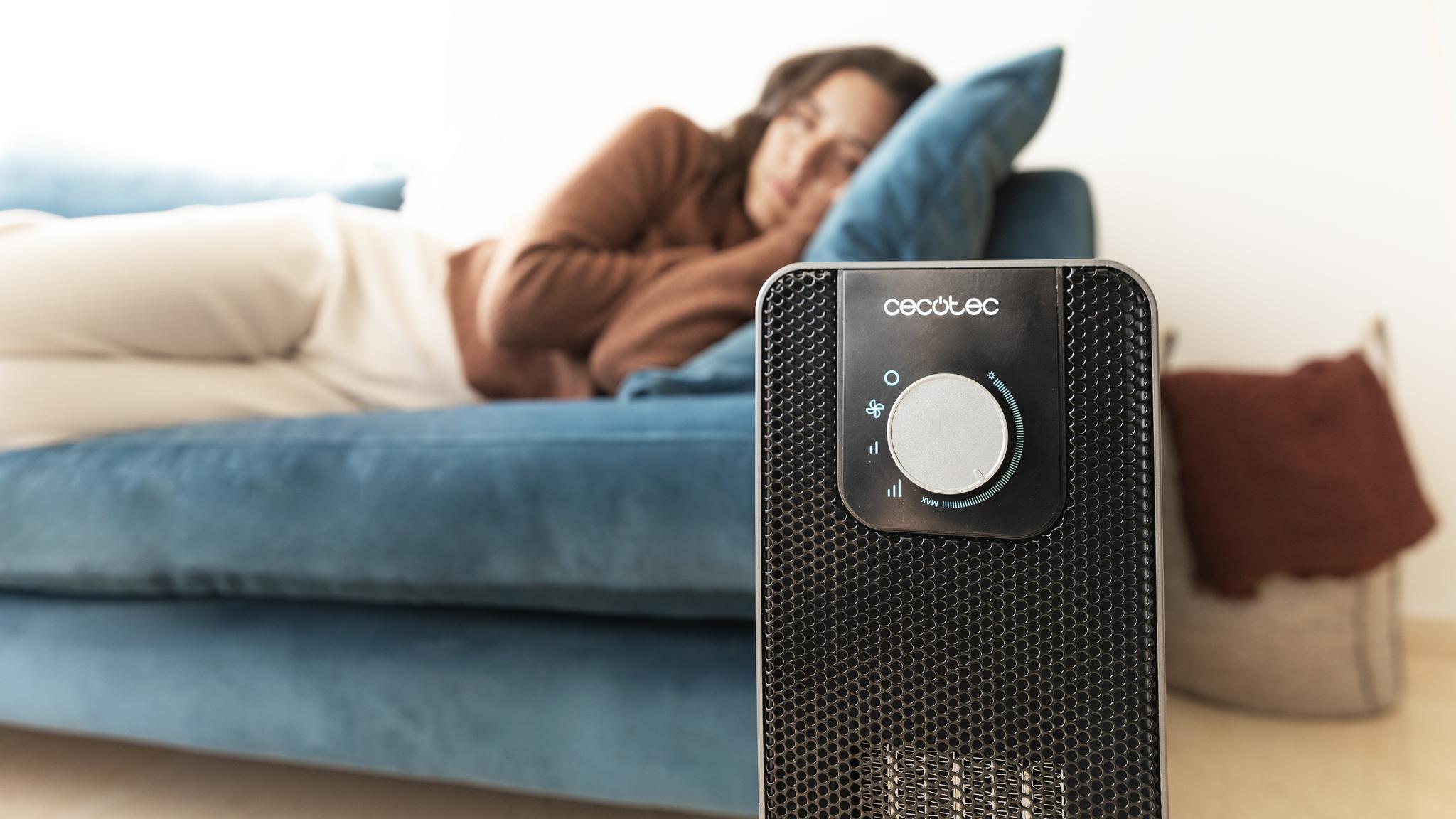 Chauffage Céramique Sur Pied 2000W - Écran Digital, Télécommande, Oscillation Pour Pièces Jusqu'à 20m²