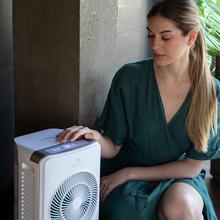 EnergySilence 3500 Cool Compact Smart Rafraîchisseur d’air de 65 W avec réservoir de 3,5 litres, contrôle tactile et télécommande, 3 vitesses, minuterie jusqu’à 12 heures et oscillation.