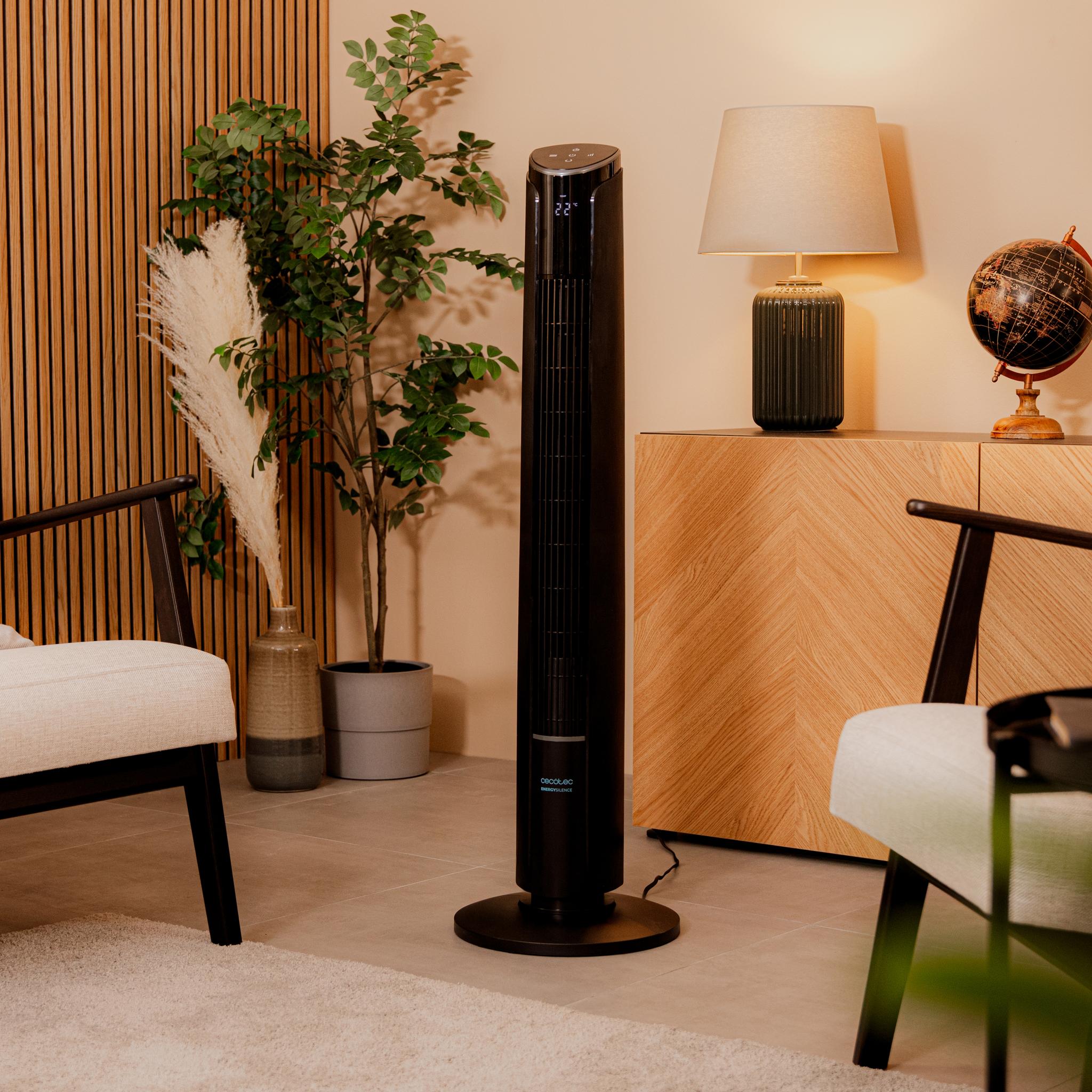 Ventilador de torre Cecotec EnergySilence 9250 Skyline Smart Tilt en salón