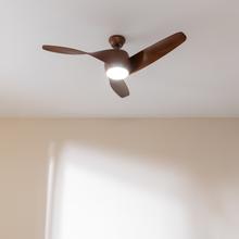 EnergySilence Aero 5290 BlackWood Ventilatore da soffitto, 40 W e 52” con motore DC, luce a LED, telecomando, timer e modalità winter-summer.