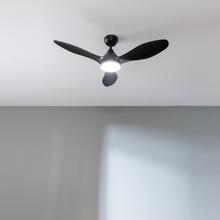 EnergySilence Aero 5200 Black 62 W 48" Deckenventilator mit Licht, 3 Geschwindigkeiten, Timer und Winter-Sommer-Modus.