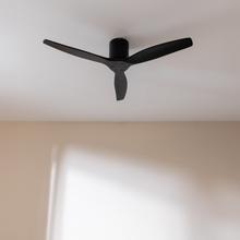 EnergySile Aer 5500 Aqua Black&Black Con Ventilatore da soffitto da 40 W 52" con telecomando, Wi-Fi e telecomando, protezione IP44, 6 velocità, 3 pale, modalità winter-summer e timer fino a 8 ore.