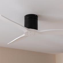 EnergySile Aero 5500 Aqua Black&Whi Con Ventilatore da soffitto da 40 W 52" con telecomando, Wi-Fi e telecomando, protezione IP44, 6 velocità, 3 pale, modalità winter-summer e timer fino a 8 ore.