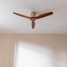 EnerSile Aero 5500 Aqua GoldDarkWood Con Ventilatore da soffitto da 40 W 52" con telecomando, Wi-Fi e telecomando, protezione IP44, 6 velocità, 3 pale, modalità winter-summer e timer fino a 8 ore.