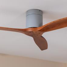 EnergySilence Aero 5500 Aqua IronDarkWood Connected Ventilador de techo de 40 W y 52” con mando a distancia, control por wifi y mando a distancia, protección IP20, 6 velocidades, 3 aspas, modo winter-summer y temporizador de hasta 4 horas.