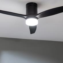 EnerSile Aero 5600 Aqua Black&Black Con Ventilateur de plafond de 40 W et 52” avec télécommande, contrôle via Wi-Fi, protection IP44, lampe, 6 vitesses, 3 pales, mode Hiver-Été et minuterie jusqu’à 8 heures.